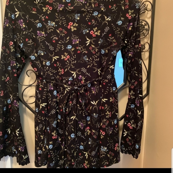 💥No Boundaries Blouse Size: M (juniors) - Picture 2 of 4